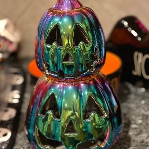 Iridescent two tier pumpkins.